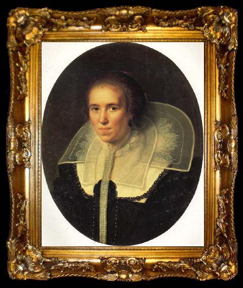 framed  MOREELSE, Paulus Portrait of a Young Woman with a String of Pearls, ta009-2