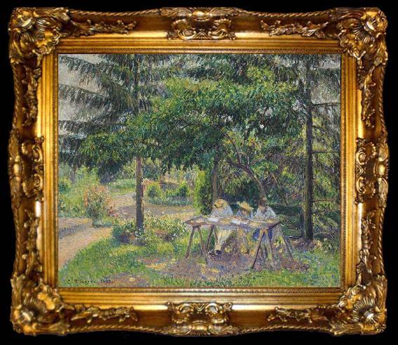 framed  Camille Pissarro Enfants attabl dans le jardin Eragny, ta009-2